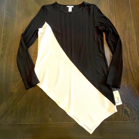 Bar III Black and White Asymmetrical Top Medium - Picture 2 of 5